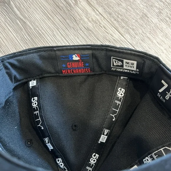 Toronto Blue Jays New Era Fitted Baseball Hat Cap 7 1/8 Black Logo - Picture 9 of 11